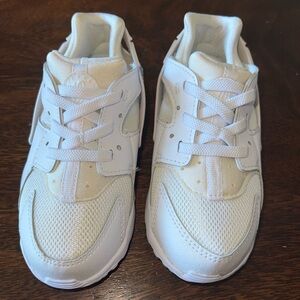 Nike Huarache Run Little Kids Size 10C Triple White Sneakers Shoes
